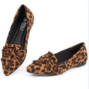 NWOB. MU MUSSHOE 8.5 Cushioned Point Toe Comfort Flats.